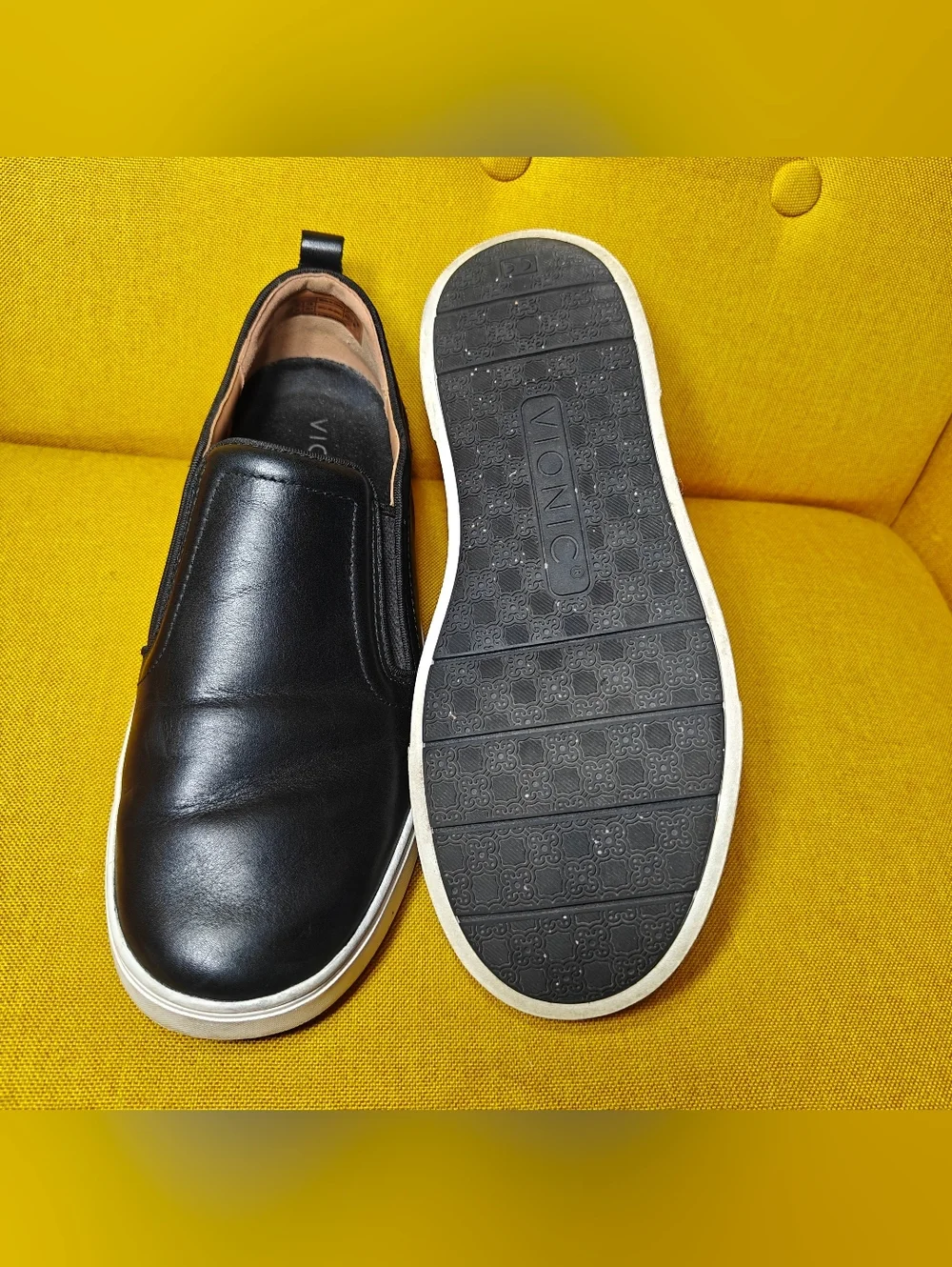 Vionic Kimmie Sneaker Black Leather Slip On Loafer Black Comfy Women's Size 9